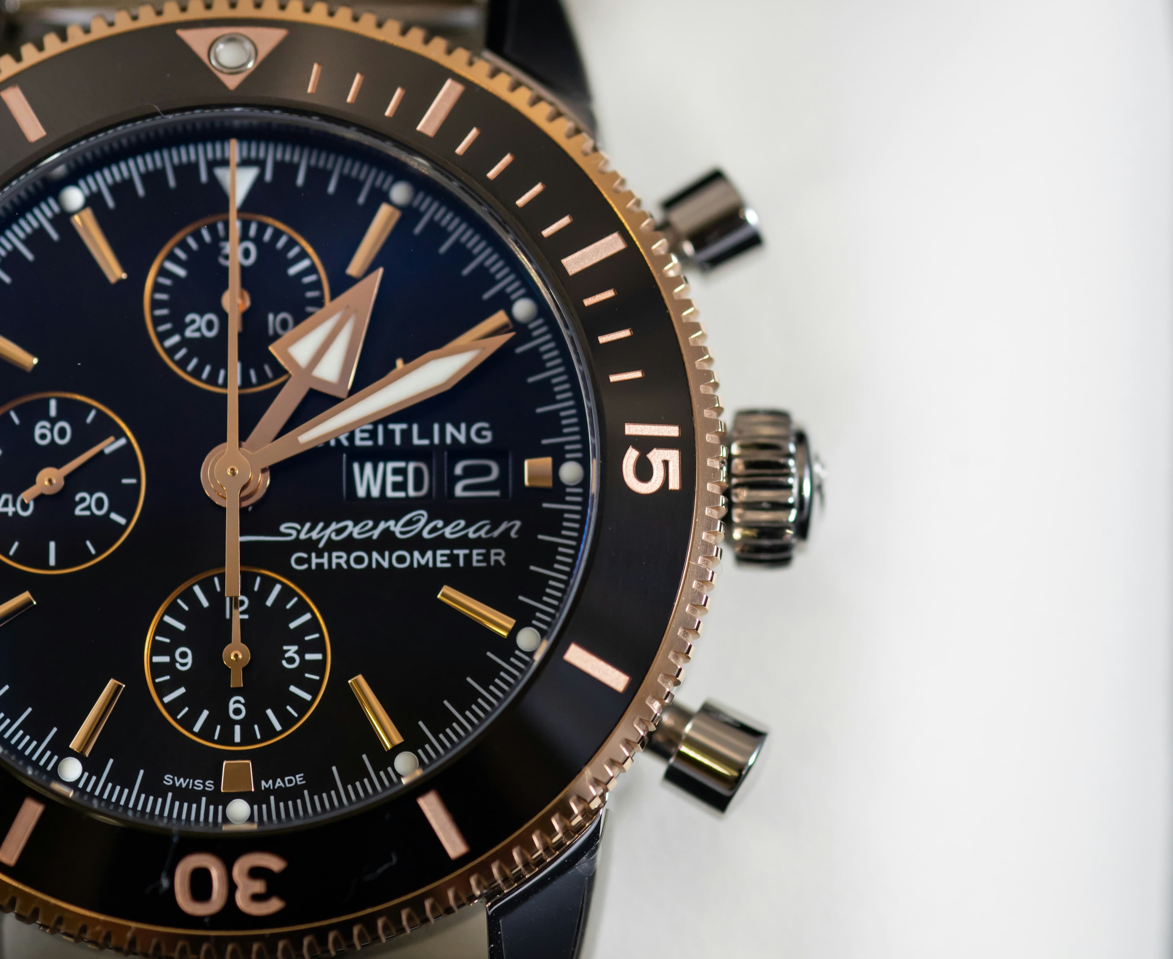 Schwarz-goldener Chronograph